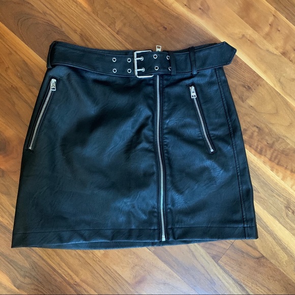 Topshop Black Faux Leather PU Hardware Mini Skirt - Picture 3 of 13